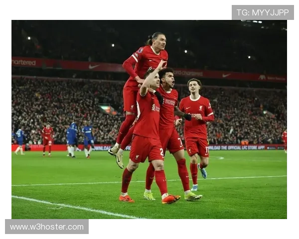 英超主场体验:球迷热情高涨,见证比赛日的激情氛围与团队表现