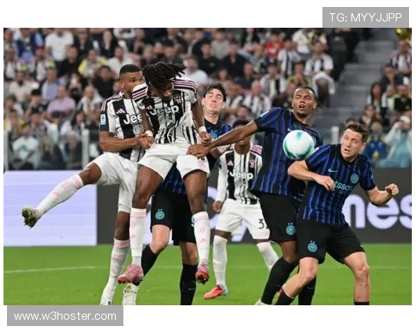 国米球迷狂热助威,球队近期表现稳健 国米球迷狂热助威,球队近期表现稳健