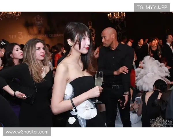 孔帕尼退役后买了几家夜店，氛围堪比明星派对，普通人真进不去啊